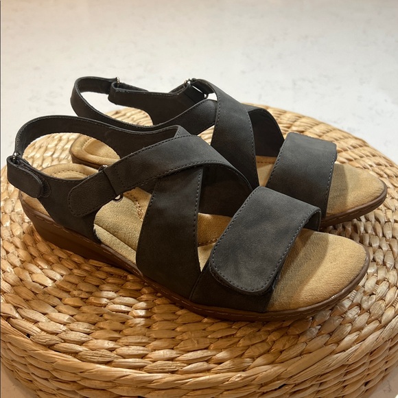 NWOT!🎉 Jolene Gray Cobbie Cuddlers Comfort Velcro Closure Size 9 - Picture 1 of 15
